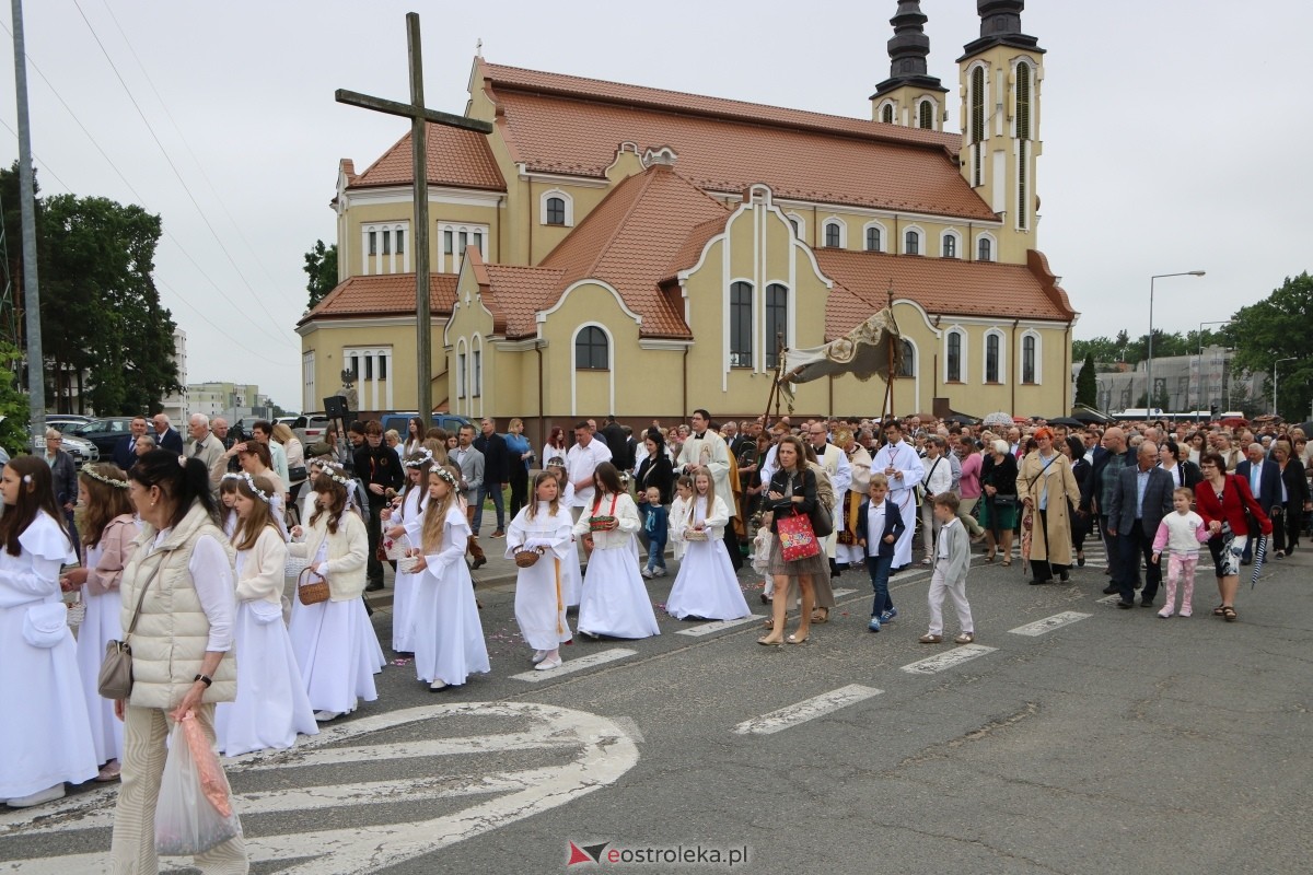 Uroczysta procesja Bożego Ciała w parafii pw. św. Franciszka z Asyżu [4.06.2026] - zdjęcie #83 - eOstroleka.pl