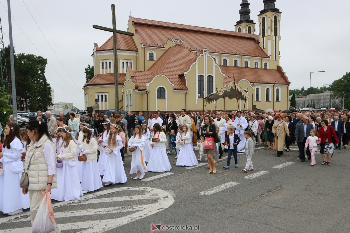 Uroczysta procesja Bożego Ciała w parafii pw. św. Franciszka z Asyżu [4.06.2026] - zdjęcie #82 - eOstroleka.pl