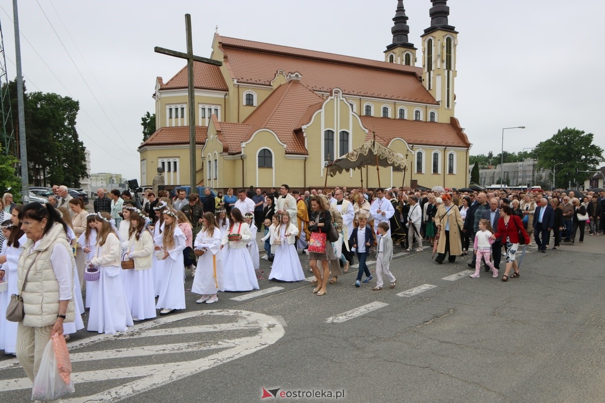 Uroczysta procesja Bożego Ciała w parafii pw. św. Franciszka z Asyżu [4.06.2026] - zdjęcie #81 - eOstroleka.pl