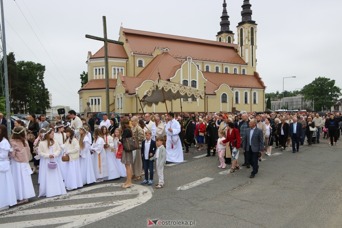 Uroczysta procesja Bożego Ciała w parafii pw. św. Franciszka z Asyżu [4.06.2026] - zdjęcie #80 - eOstroleka.pl