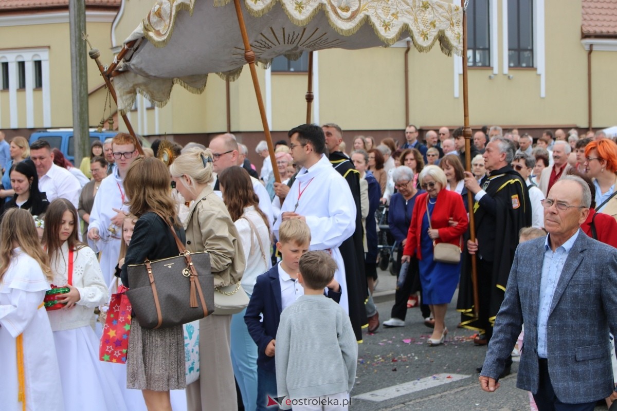 Uroczysta procesja Bożego Ciała w parafii pw. św. Franciszka z Asyżu [4.06.2026] - zdjęcie #78 - eOstroleka.pl