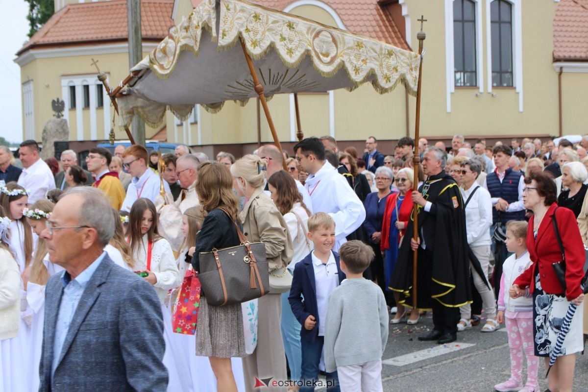 Uroczysta procesja Bożego Ciała w parafii pw. św. Franciszka z Asyżu [4.06.2026] - zdjęcie #77 - eOstroleka.pl