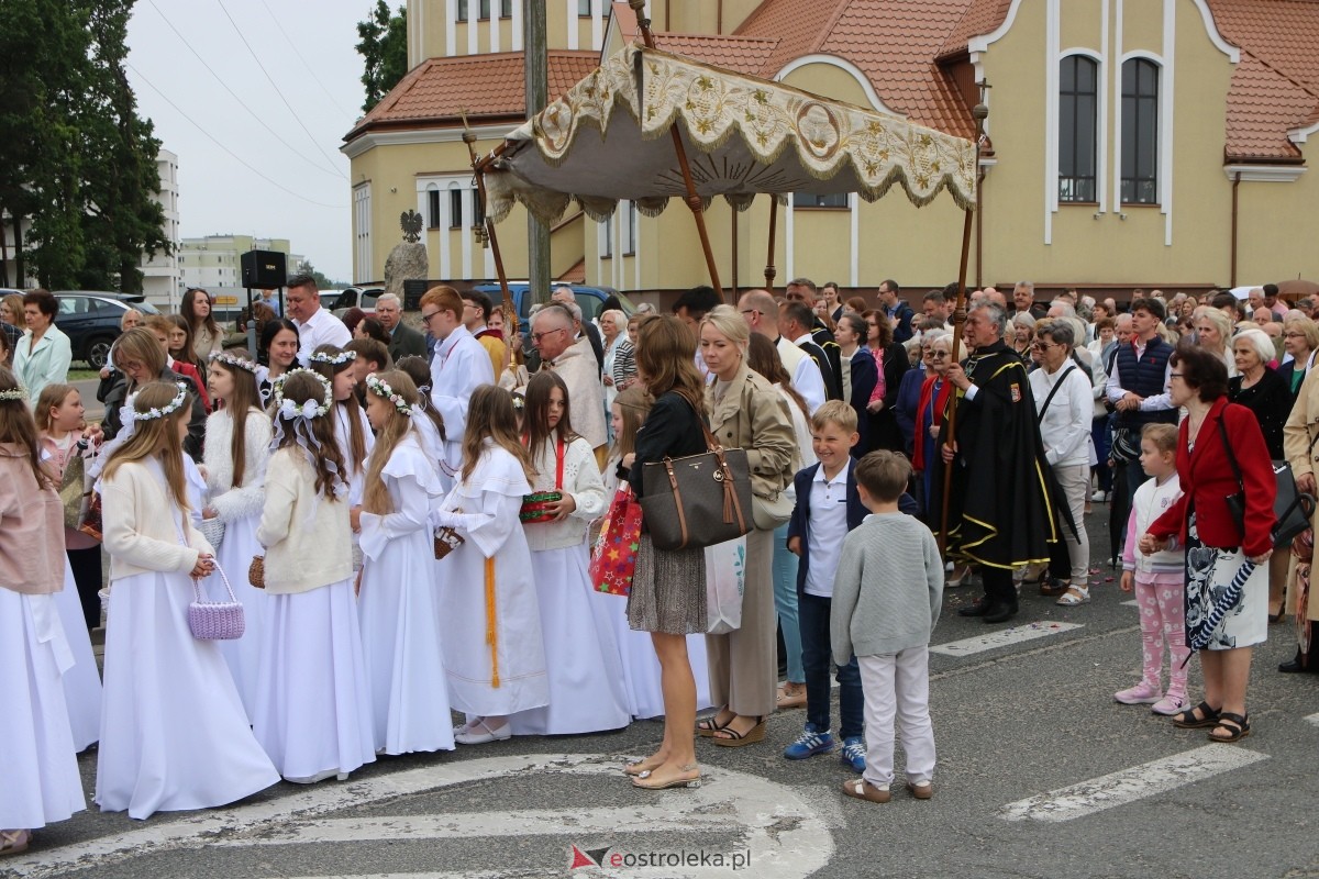 Uroczysta procesja Bożego Ciała w parafii pw. św. Franciszka z Asyżu [4.06.2026] - zdjęcie #76 - eOstroleka.pl