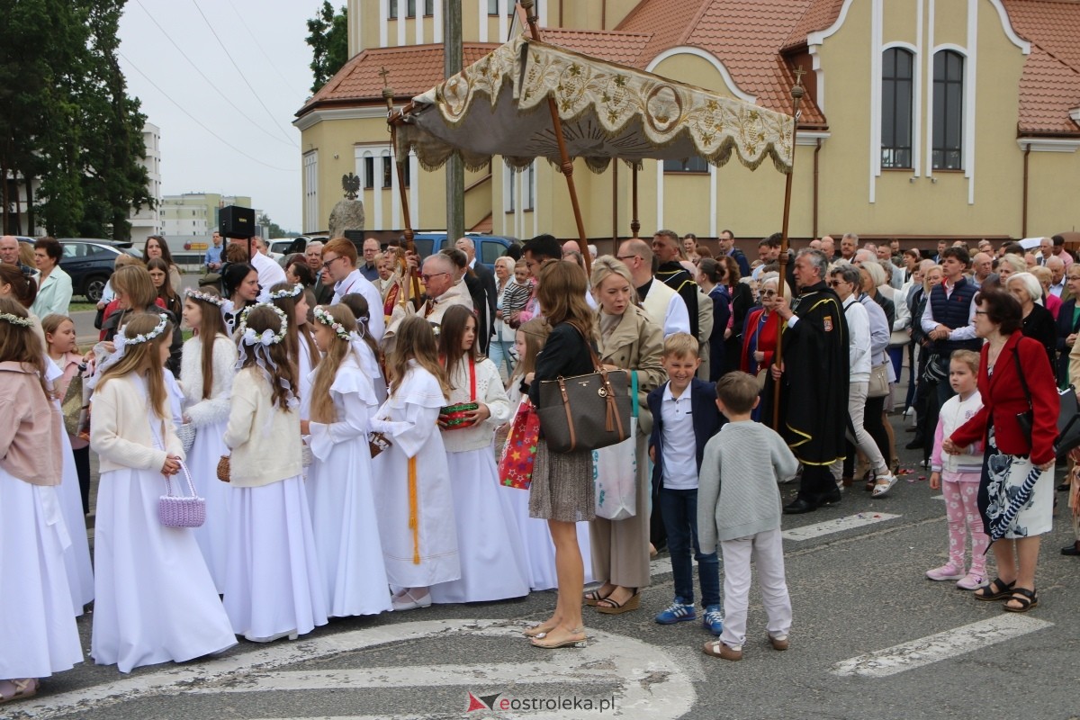Uroczysta procesja Bożego Ciała w parafii pw. św. Franciszka z Asyżu [4.06.2026] - zdjęcie #75 - eOstroleka.pl