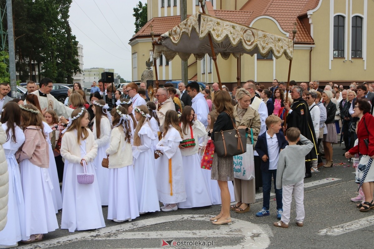 Uroczysta procesja Bożego Ciała w parafii pw. św. Franciszka z Asyżu [4.06.2026] - zdjęcie #74 - eOstroleka.pl