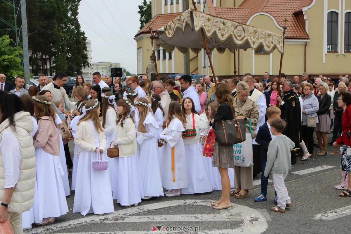 Uroczysta procesja Bożego Ciała w parafii pw. św. Franciszka z Asyżu [4.06.2026] - zdjęcie #73 - eOstroleka.pl