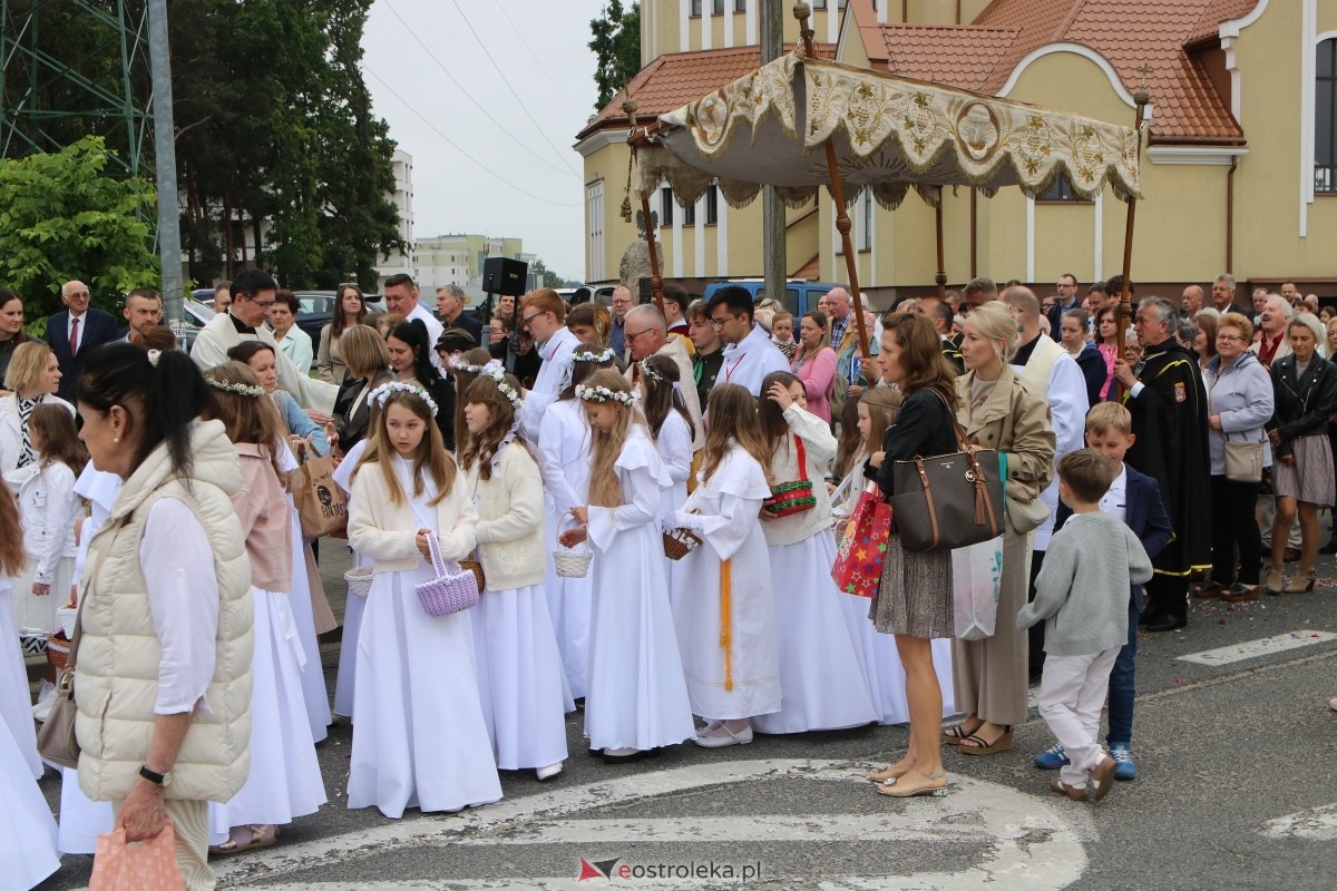 Uroczysta procesja Bożego Ciała w parafii pw. św. Franciszka z Asyżu [4.06.2026] - zdjęcie #72 - eOstroleka.pl
