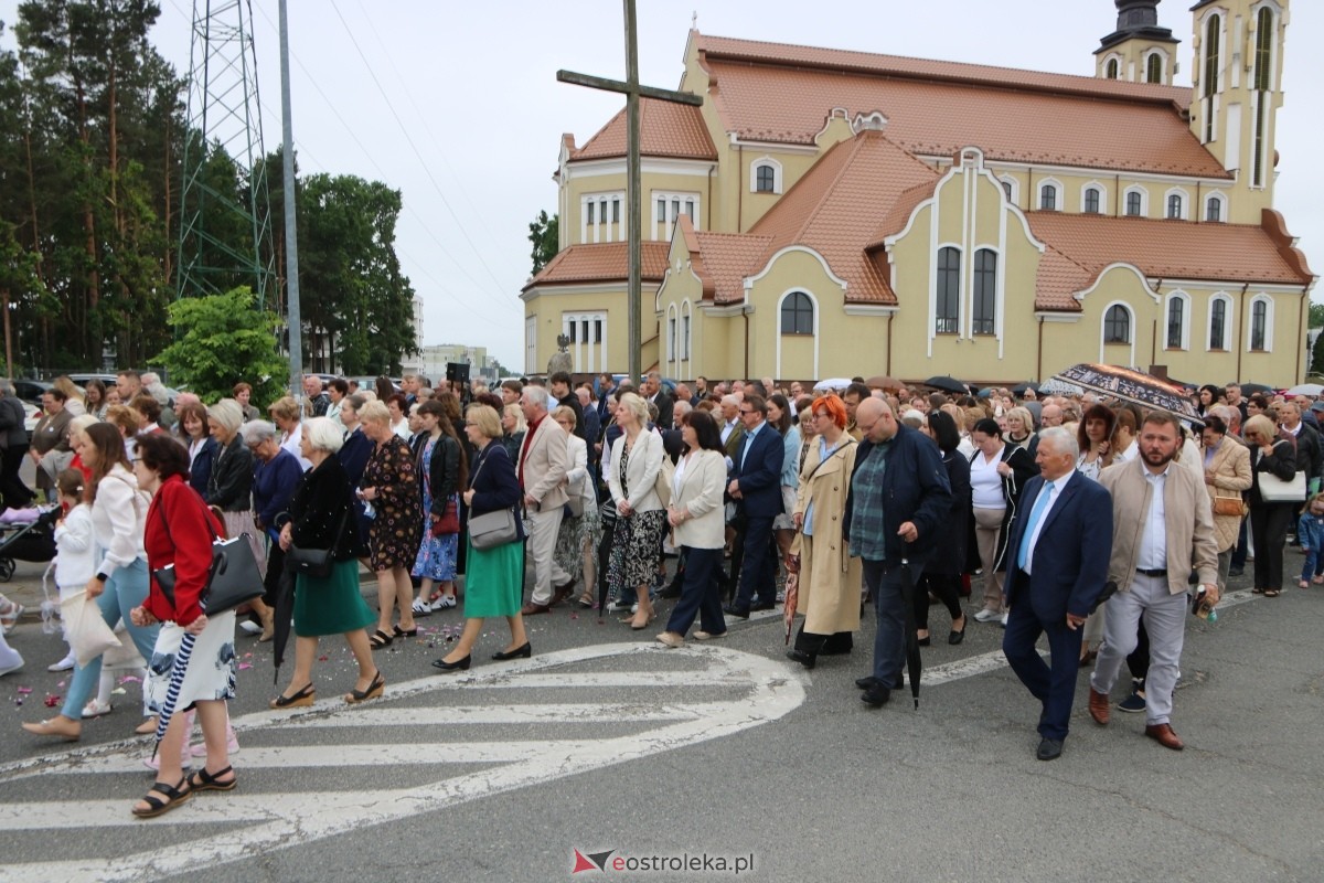 Uroczysta procesja Bożego Ciała w parafii pw. św. Franciszka z Asyżu [4.06.2026] - zdjęcie #71 - eOstroleka.pl