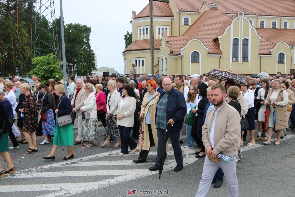 Uroczysta procesja Bożego Ciała w parafii pw. św. Franciszka z Asyżu [4.06.2026] - zdjęcie #68 - eOstroleka.pl