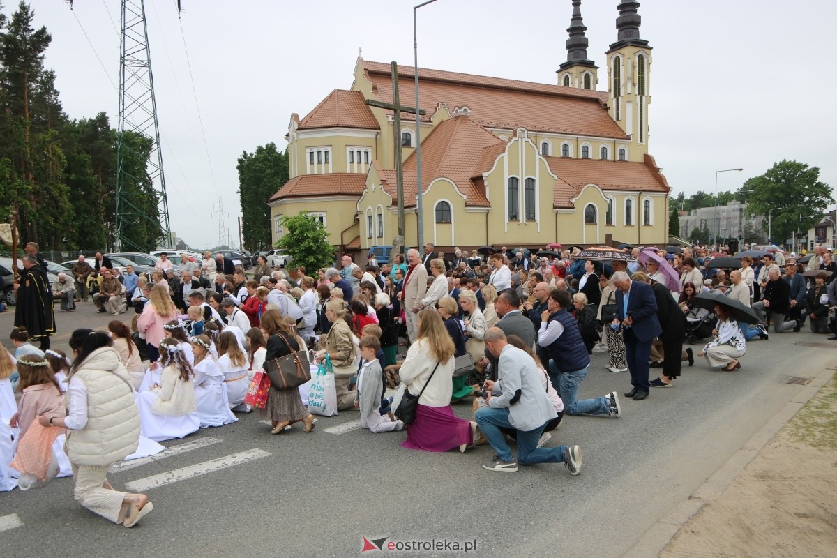 Uroczysta procesja Bożego Ciała w parafii pw. św. Franciszka z Asyżu [4.06.2026] - zdjęcie #63 - eOstroleka.pl