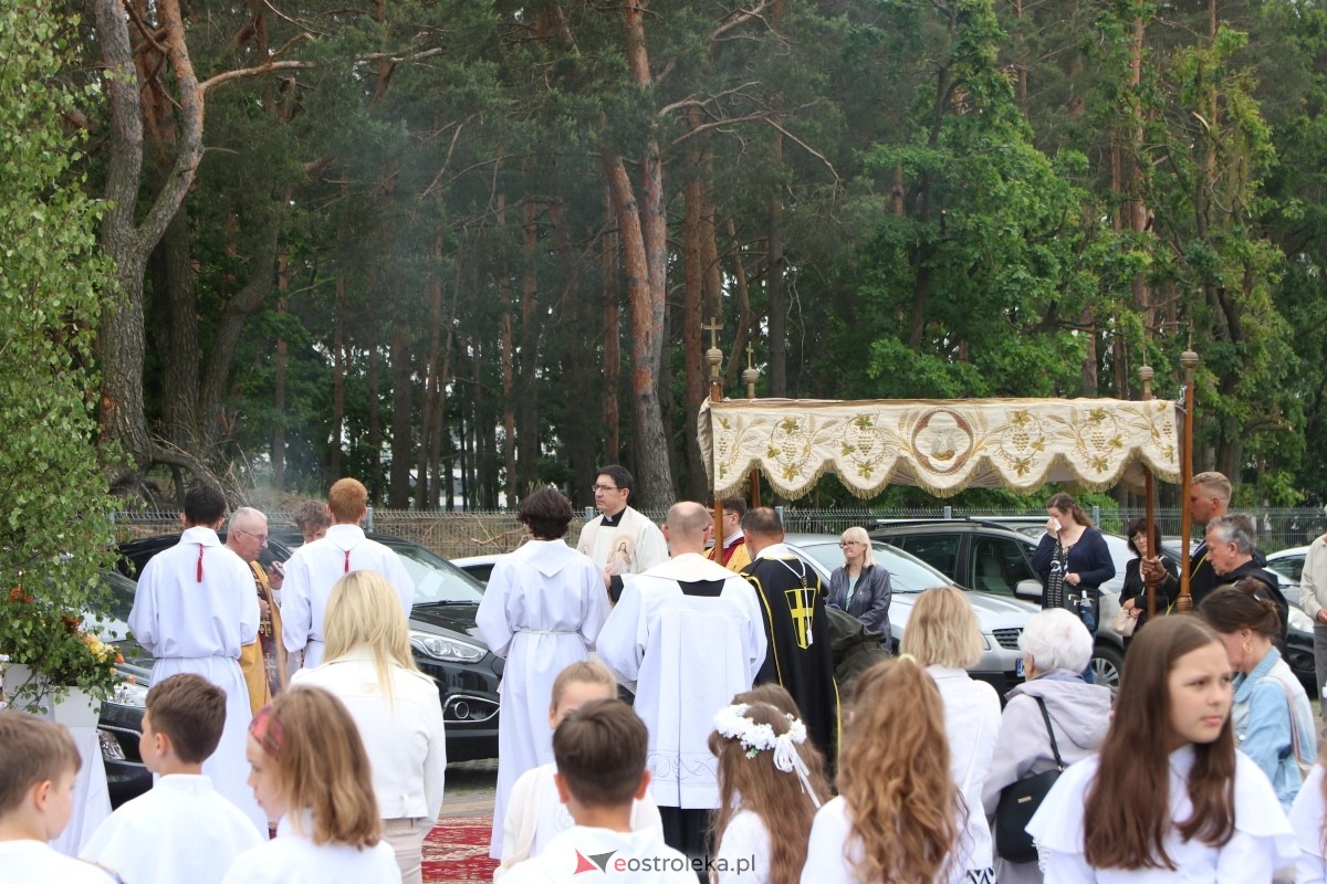 Uroczysta procesja Bożego Ciała w parafii pw. św. Franciszka z Asyżu [4.06.2026] - zdjęcie #49 - eOstroleka.pl