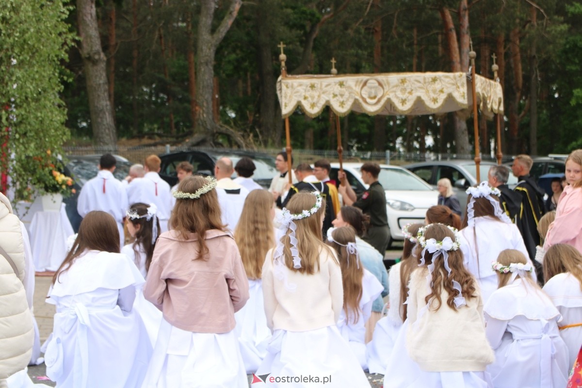 Uroczysta procesja Bożego Ciała w parafii pw. św. Franciszka z Asyżu [4.06.2026] - zdjęcie #48 - eOstroleka.pl