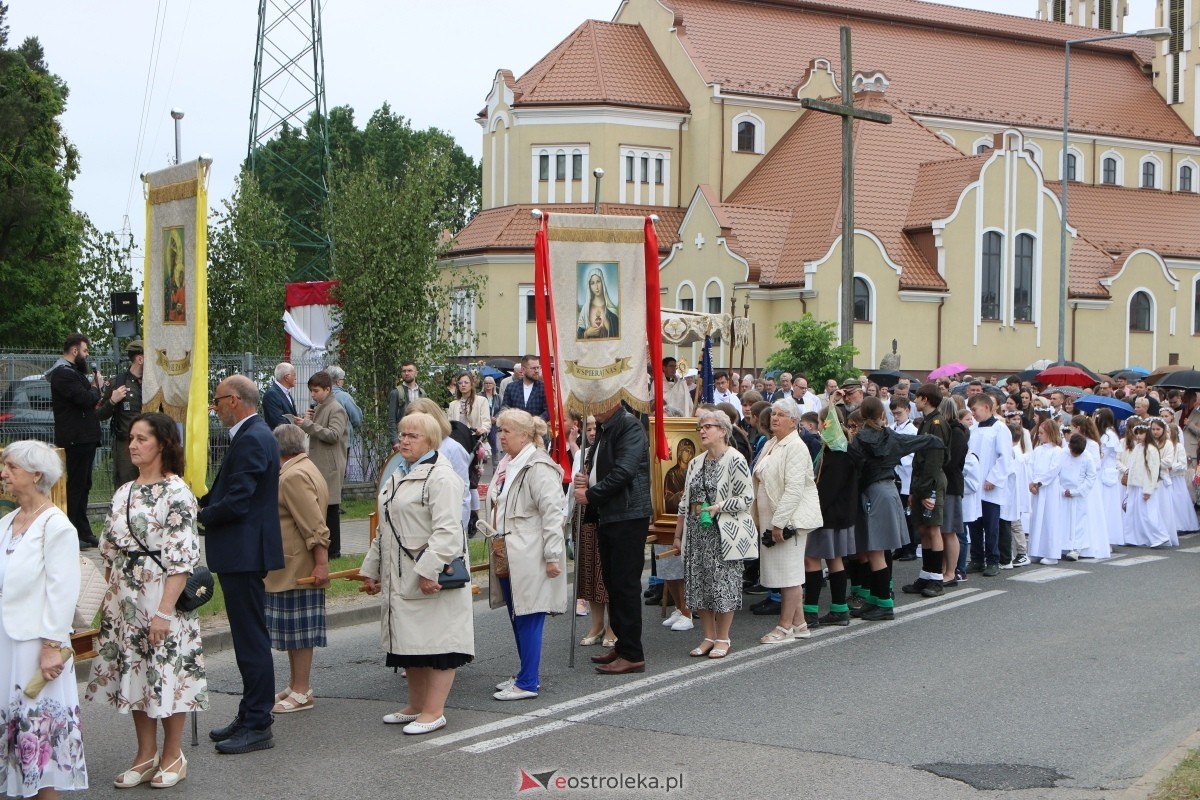 Uroczysta procesja Bożego Ciała w parafii pw. św. Franciszka z Asyżu [4.06.2026] - zdjęcie #42 - eOstroleka.pl