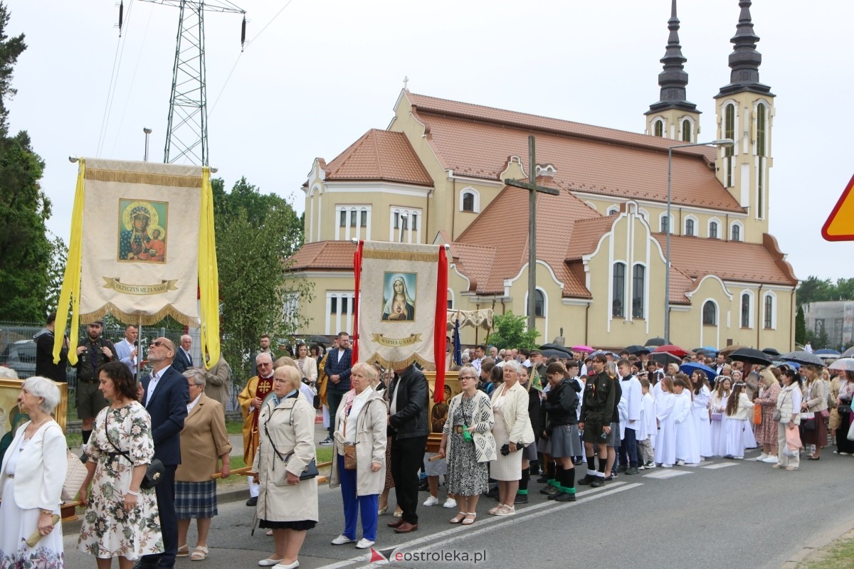 Uroczysta procesja Bożego Ciała w parafii pw. św. Franciszka z Asyżu [4.06.2026] - zdjęcie #41 - eOstroleka.pl