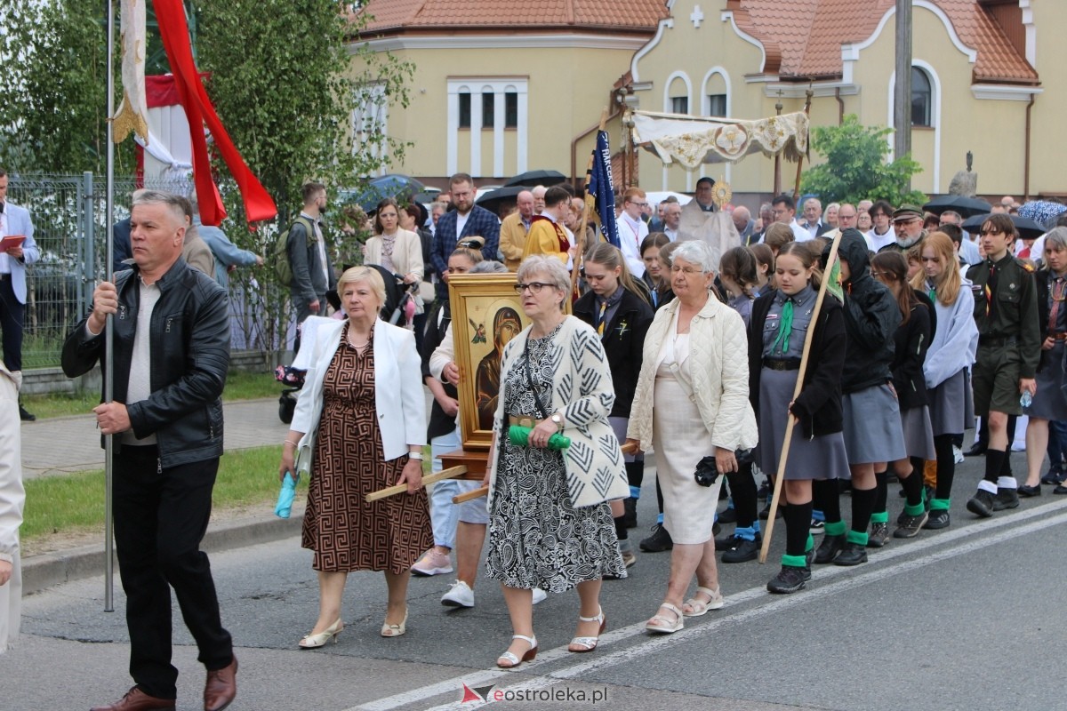 Uroczysta procesja Bożego Ciała w parafii pw. św. Franciszka z Asyżu [4.06.2026] - zdjęcie #39 - eOstroleka.pl