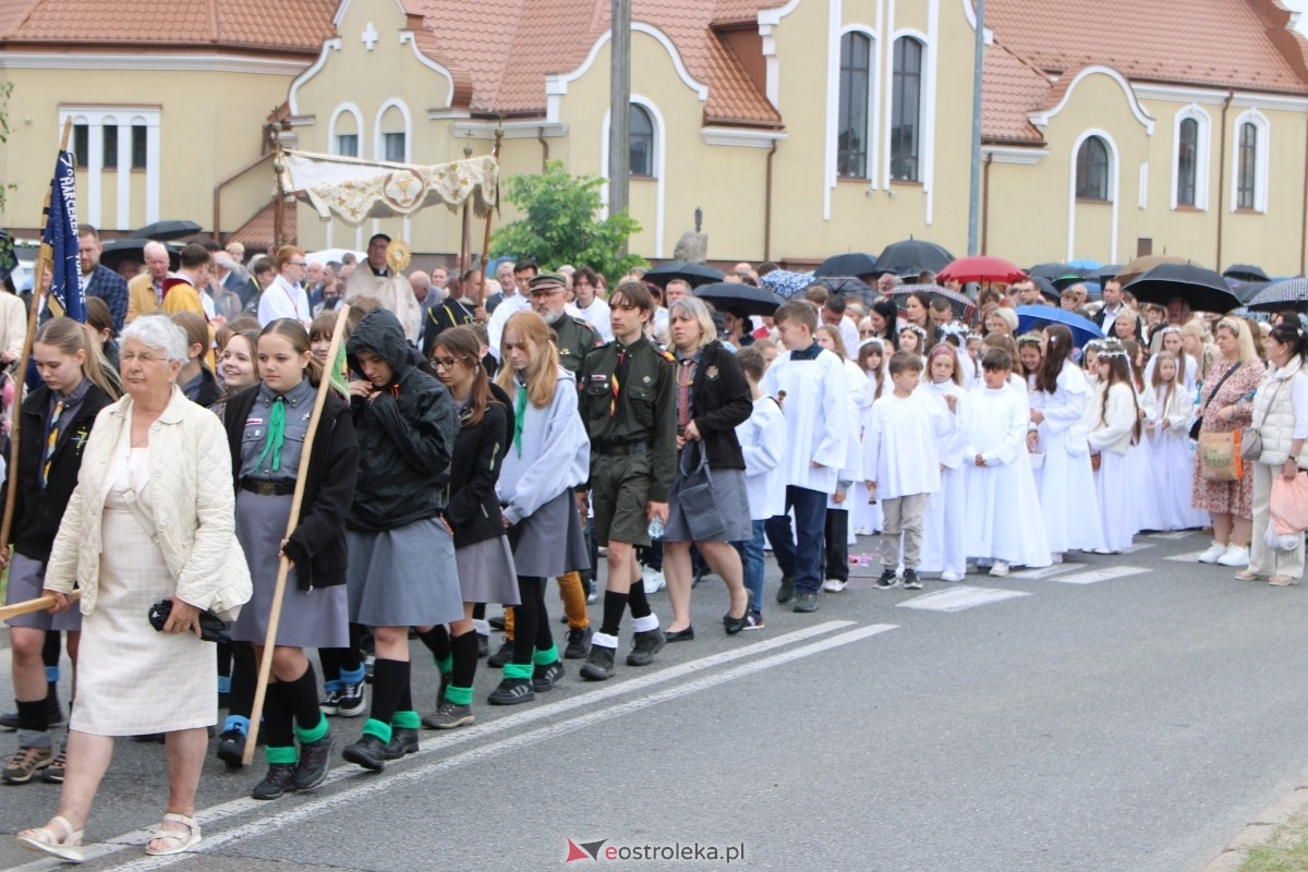 Uroczysta procesja Bożego Ciała w parafii pw. św. Franciszka z Asyżu [4.06.2026] - zdjęcie #37 - eOstroleka.pl