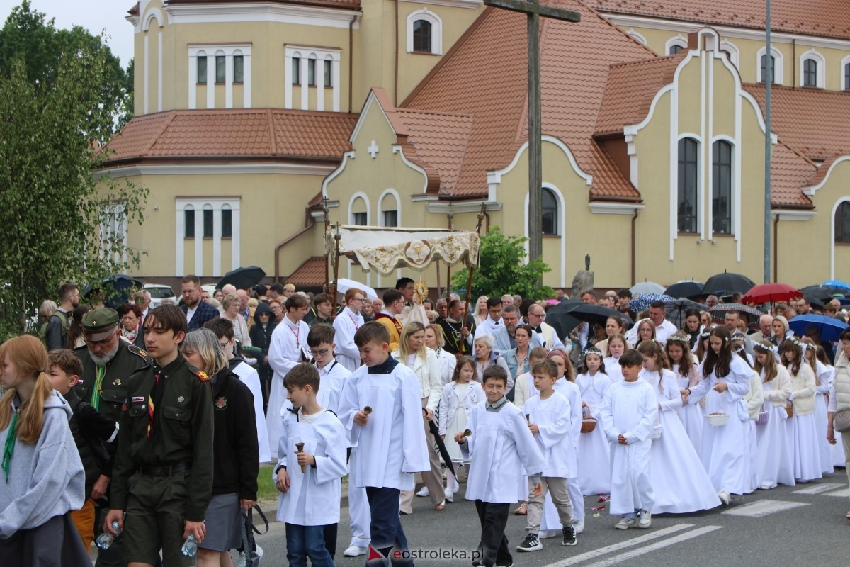 Uroczysta procesja Bożego Ciała w parafii pw. św. Franciszka z Asyżu [4.06.2026] - zdjęcie #35 - eOstroleka.pl