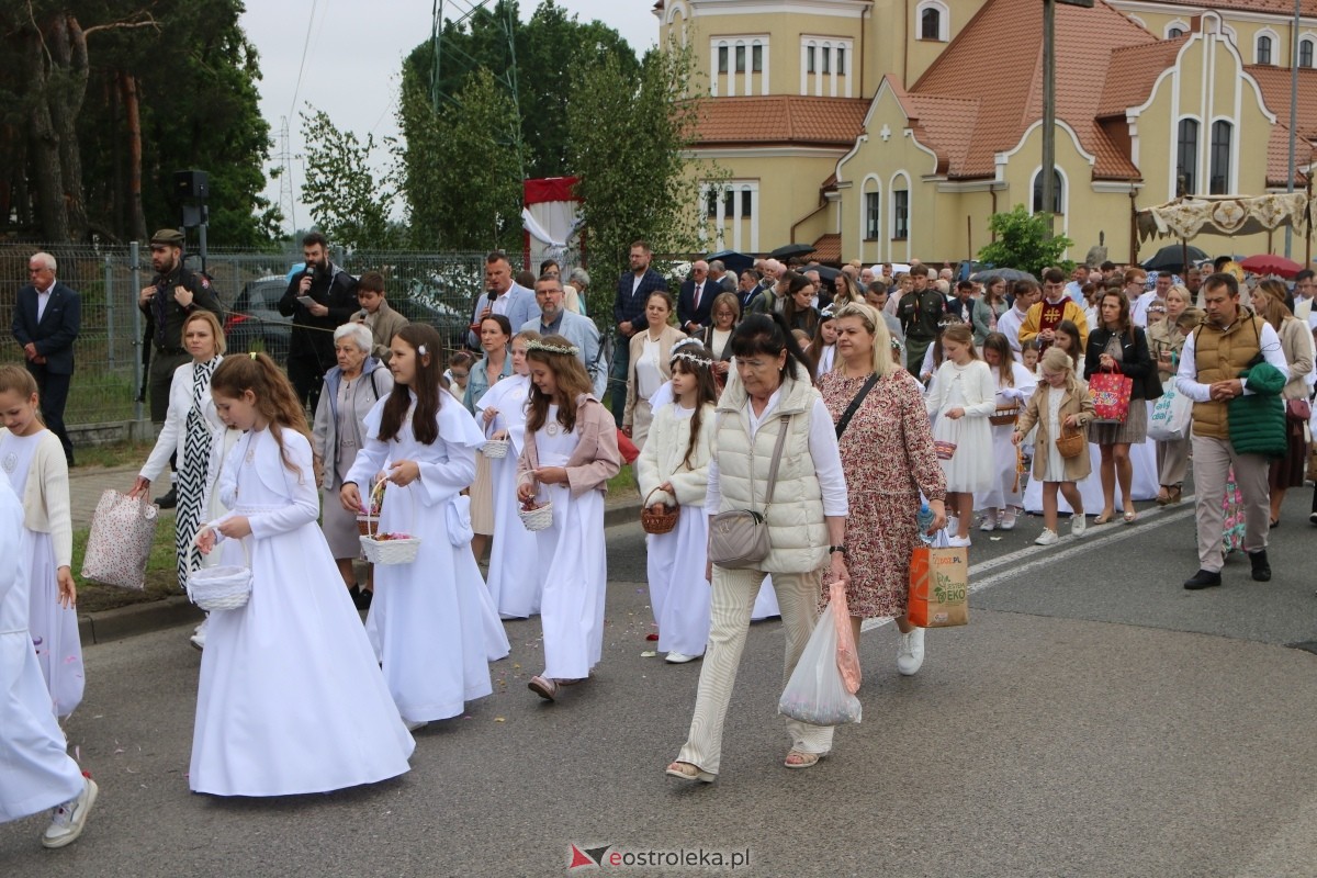 Uroczysta procesja Bożego Ciała w parafii pw. św. Franciszka z Asyżu [4.06.2026] - zdjęcie #34 - eOstroleka.pl