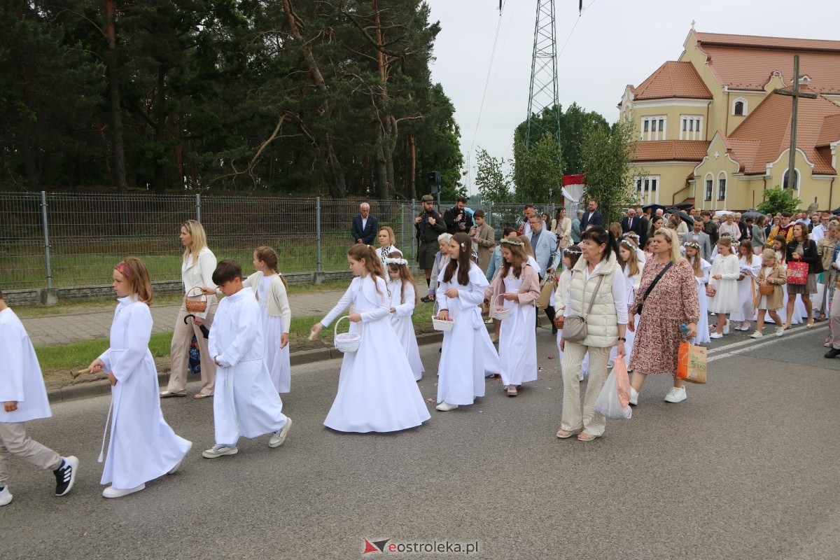 Uroczysta procesja Bożego Ciała w parafii pw. św. Franciszka z Asyżu [4.06.2026] - zdjęcie #32 - eOstroleka.pl