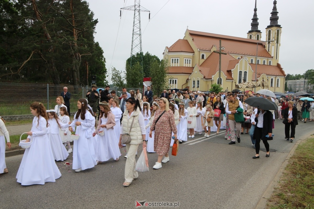 Uroczysta procesja Bożego Ciała w parafii pw. św. Franciszka z Asyżu [4.06.2026] - zdjęcie #31 - eOstroleka.pl