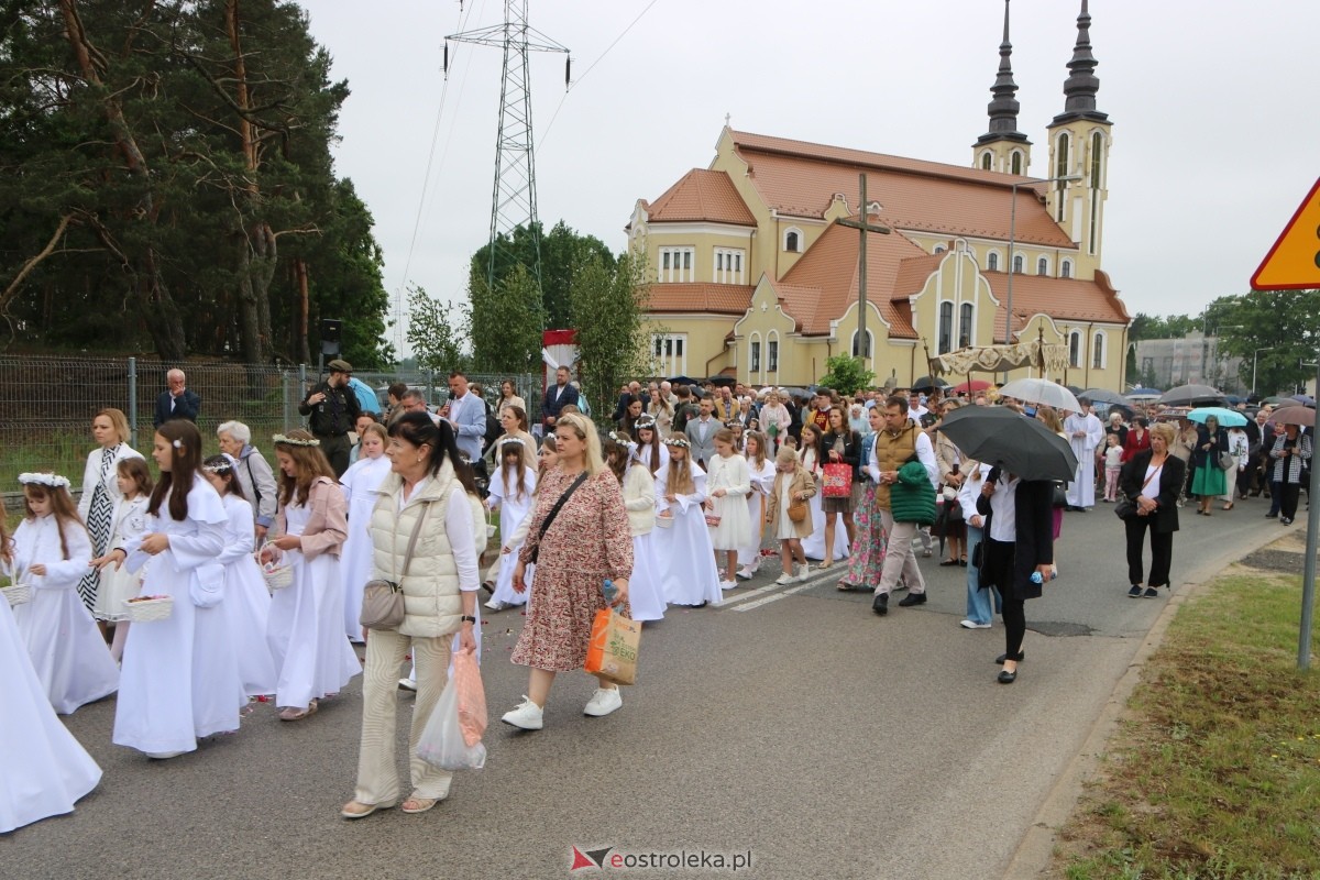 Uroczysta procesja Bożego Ciała w parafii pw. św. Franciszka z Asyżu [4.06.2026] - zdjęcie #30 - eOstroleka.pl