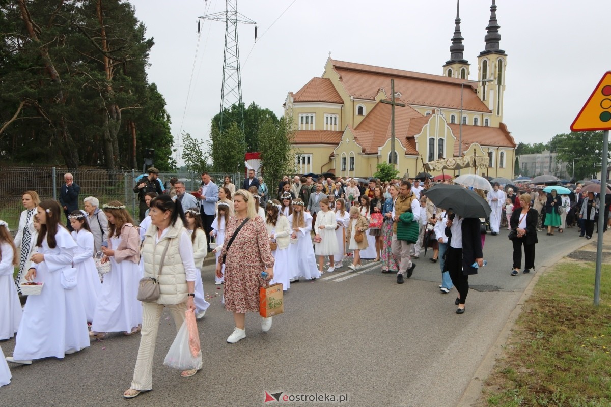 Uroczysta procesja Bożego Ciała w parafii pw. św. Franciszka z Asyżu [4.06.2026] - zdjęcie #29 - eOstroleka.pl
