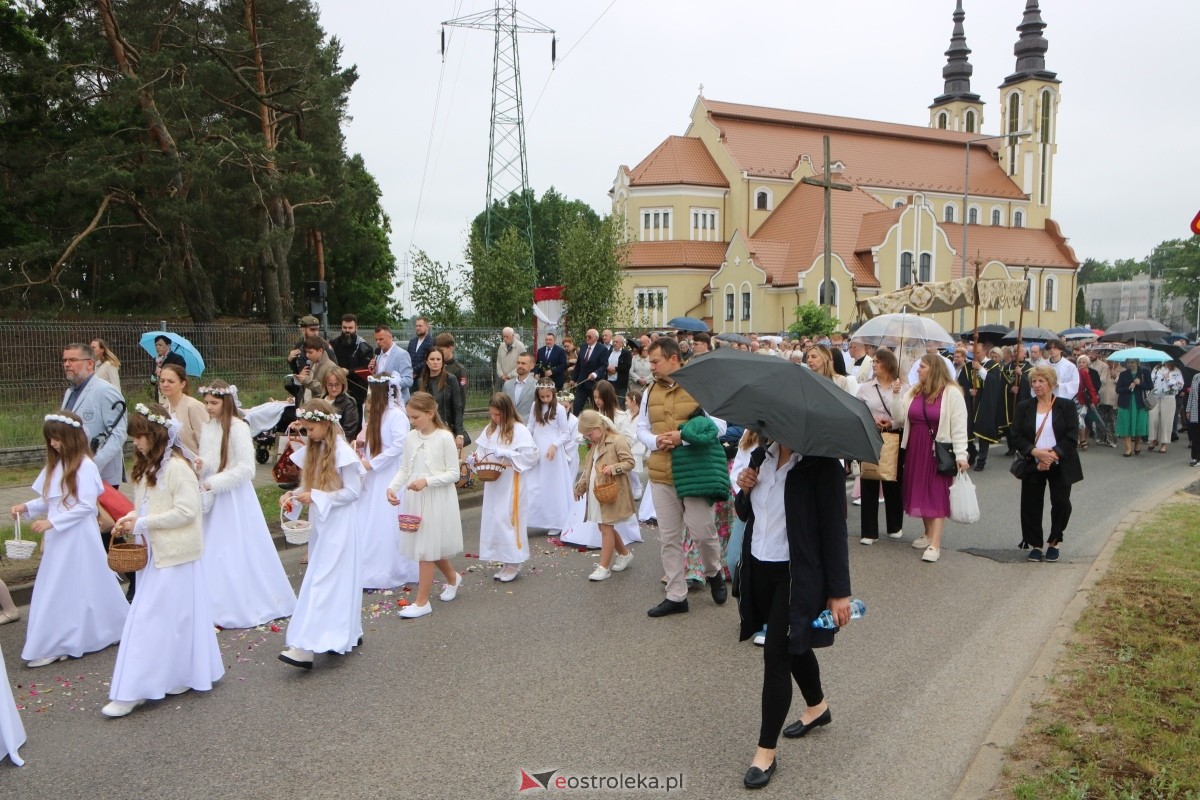 Uroczysta procesja Bożego Ciała w parafii pw. św. Franciszka z Asyżu [4.06.2026] - zdjęcie #28 - eOstroleka.pl