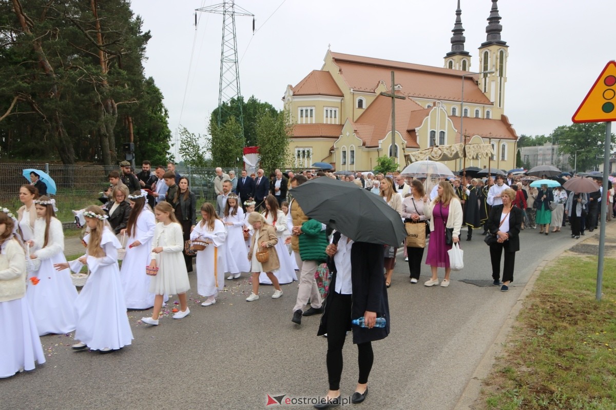Uroczysta procesja Bożego Ciała w parafii pw. św. Franciszka z Asyżu [4.06.2026] - zdjęcie #27 - eOstroleka.pl