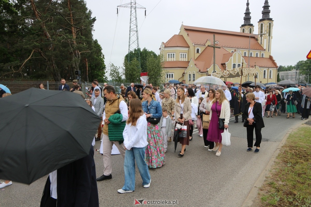 Uroczysta procesja Bożego Ciała w parafii pw. św. Franciszka z Asyżu [4.06.2026] - zdjęcie #26 - eOstroleka.pl