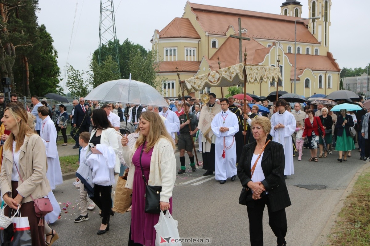 Uroczysta procesja Bożego Ciała w parafii pw. św. Franciszka z Asyżu [4.06.2026] - zdjęcie #23 - eOstroleka.pl