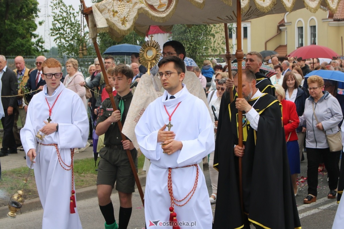 Uroczysta procesja Bożego Ciała w parafii pw. św. Franciszka z Asyżu [4.06.2026] - zdjęcie #20 - eOstroleka.pl
