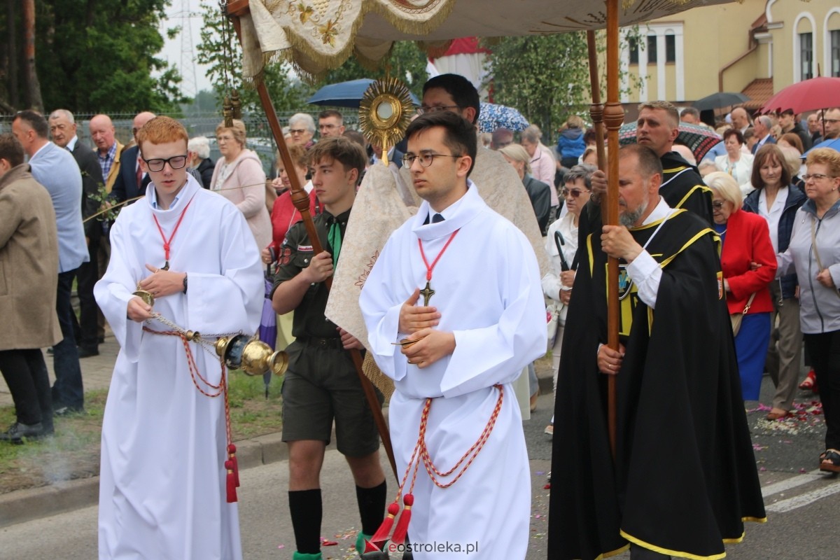Uroczysta procesja Bożego Ciała w parafii pw. św. Franciszka z Asyżu [4.06.2026] - zdjęcie #19 - eOstroleka.pl