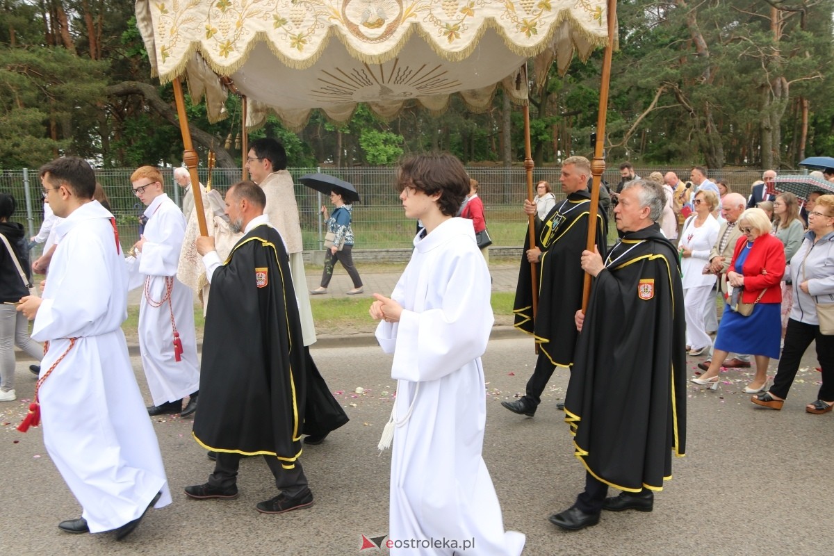 Uroczysta procesja Bożego Ciała w parafii pw. św. Franciszka z Asyżu [4.06.2026] - zdjęcie #14 - eOstroleka.pl