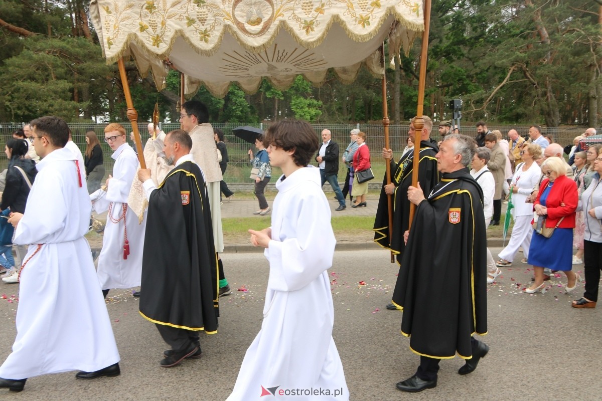 Uroczysta procesja Bożego Ciała w parafii pw. św. Franciszka z Asyżu [4.06.2026] - zdjęcie #13 - eOstroleka.pl
