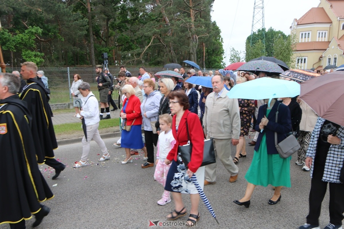 Uroczysta procesja Bożego Ciała w parafii pw. św. Franciszka z Asyżu [4.06.2026] - zdjęcie #12 - eOstroleka.pl