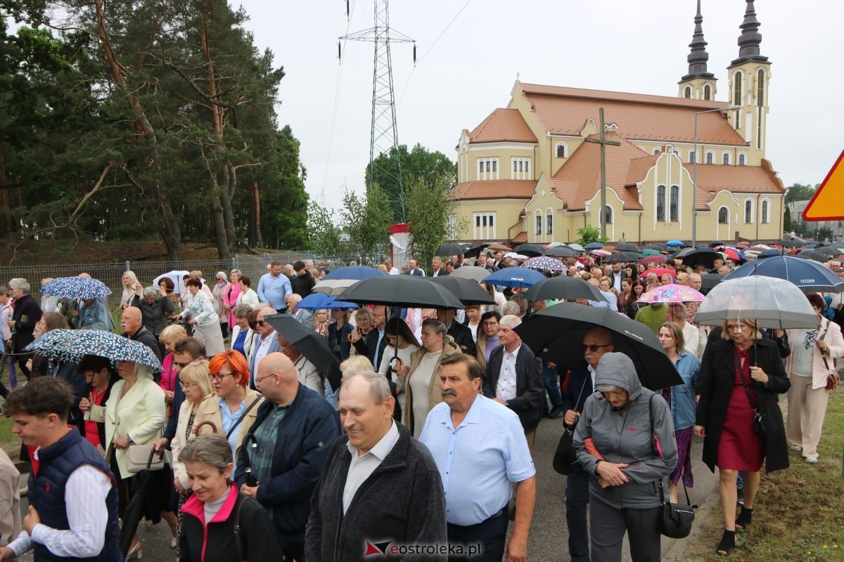 Uroczysta procesja Bożego Ciała w parafii pw. św. Franciszka z Asyżu [4.06.2026] - zdjęcie #10 - eOstroleka.pl