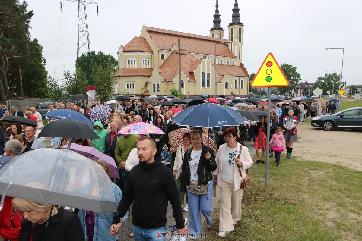 Uroczysta procesja Bożego Ciała w parafii pw. św. Franciszka z Asyżu [4.06.2026] - zdjęcie #5 - eOstroleka.pl