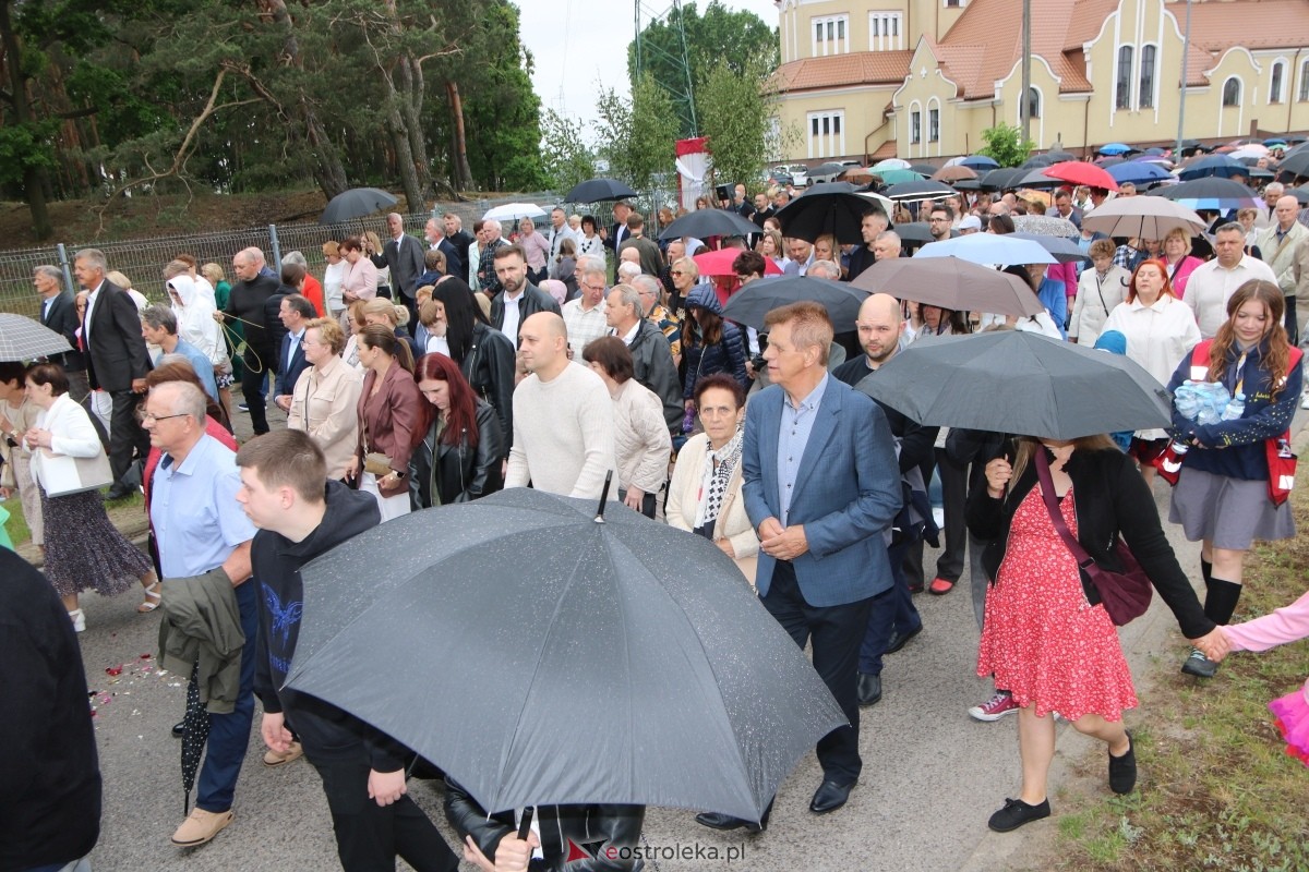 Uroczysta procesja Bożego Ciała w parafii pw. św. Franciszka z Asyżu [4.06.2026] - zdjęcie #3 - eOstroleka.pl