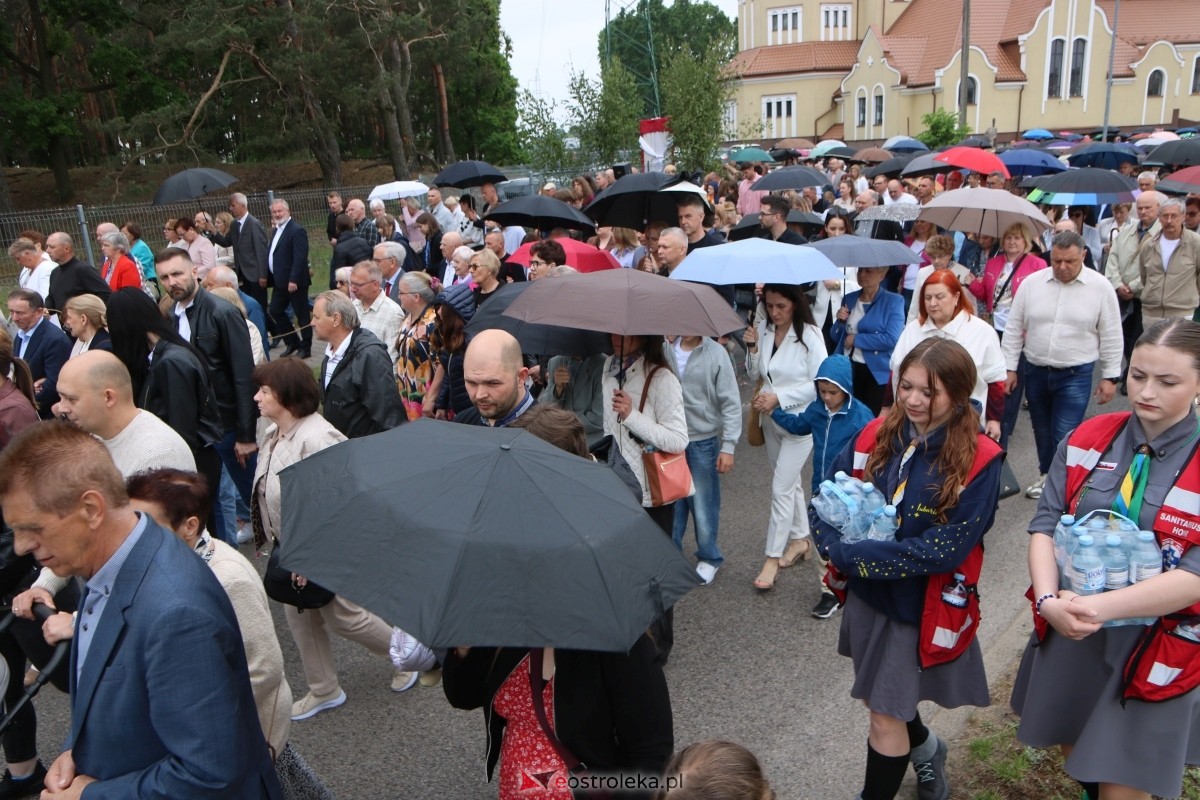 Uroczysta procesja Bożego Ciała w parafii pw. św. Franciszka z Asyżu [4.06.2026] - zdjęcie #2 - eOstroleka.pl