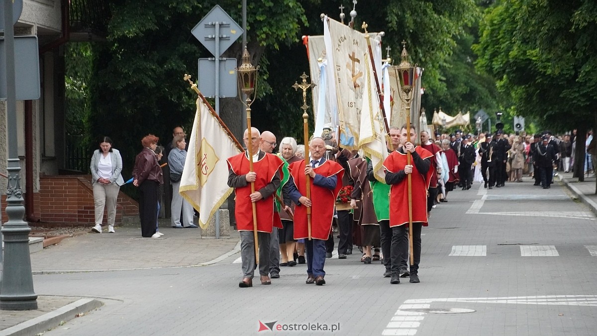 Procesja Bożego Ciała w sanktuarium pw. św. Antoniego Padewskiego w Ostrołęce [04.06.2026] - zdjęcie #171 - eOstroleka.pl
