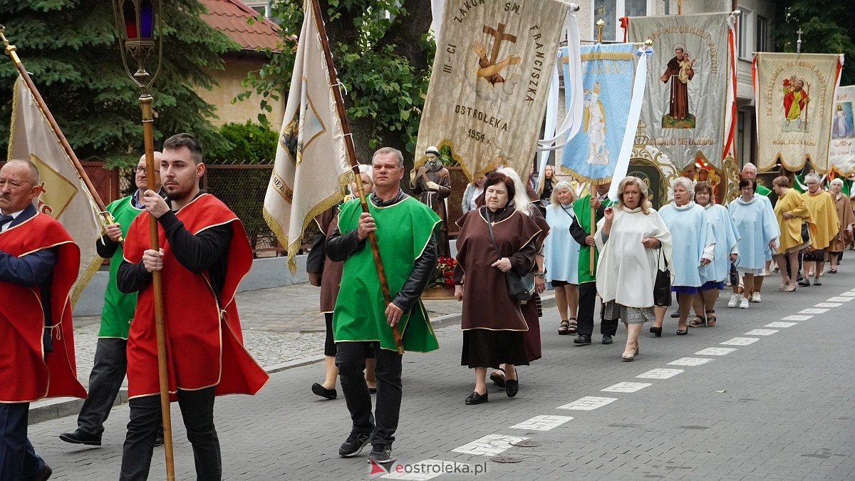 Procesja Bożego Ciała w sanktuarium pw. św. Antoniego Padewskiego w Ostrołęce [04.06.2026] - zdjęcie #168 - eOstroleka.pl
