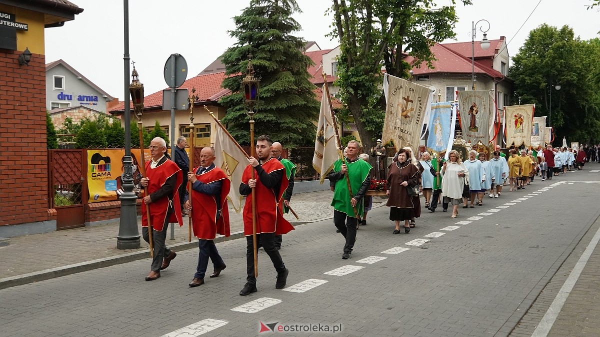 Procesja Bożego Ciała w sanktuarium pw. św. Antoniego Padewskiego w Ostrołęce [04.06.2026] - zdjęcie #167 - eOstroleka.pl