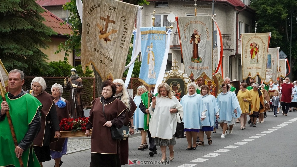 Procesja Bożego Ciała w sanktuarium pw. św. Antoniego Padewskiego w Ostrołęce [04.06.2026] - zdjęcie #166 - eOstroleka.pl