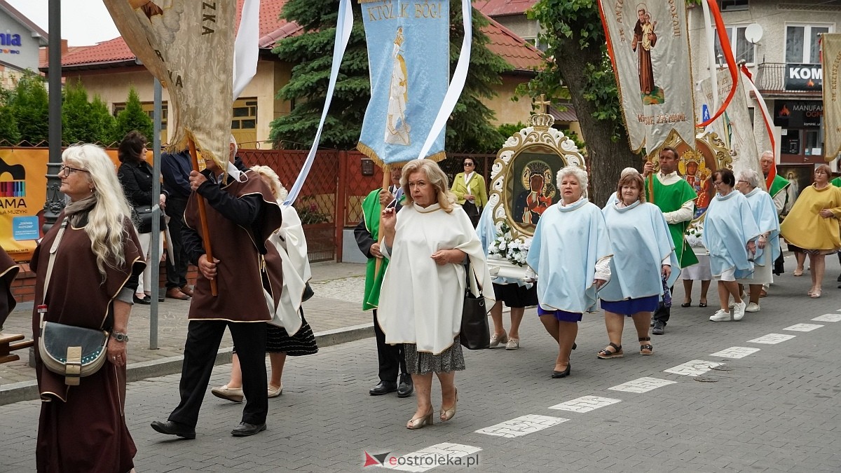 Procesja Bożego Ciała w sanktuarium pw. św. Antoniego Padewskiego w Ostrołęce [04.06.2026] - zdjęcie #163 - eOstroleka.pl
