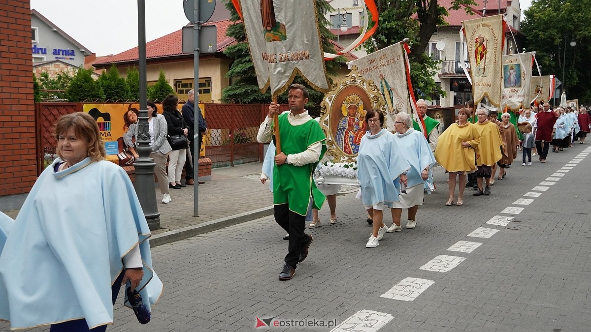 Procesja Bożego Ciała w sanktuarium pw. św. Antoniego Padewskiego w Ostrołęce [04.06.2026] - zdjęcie #161 - eOstroleka.pl