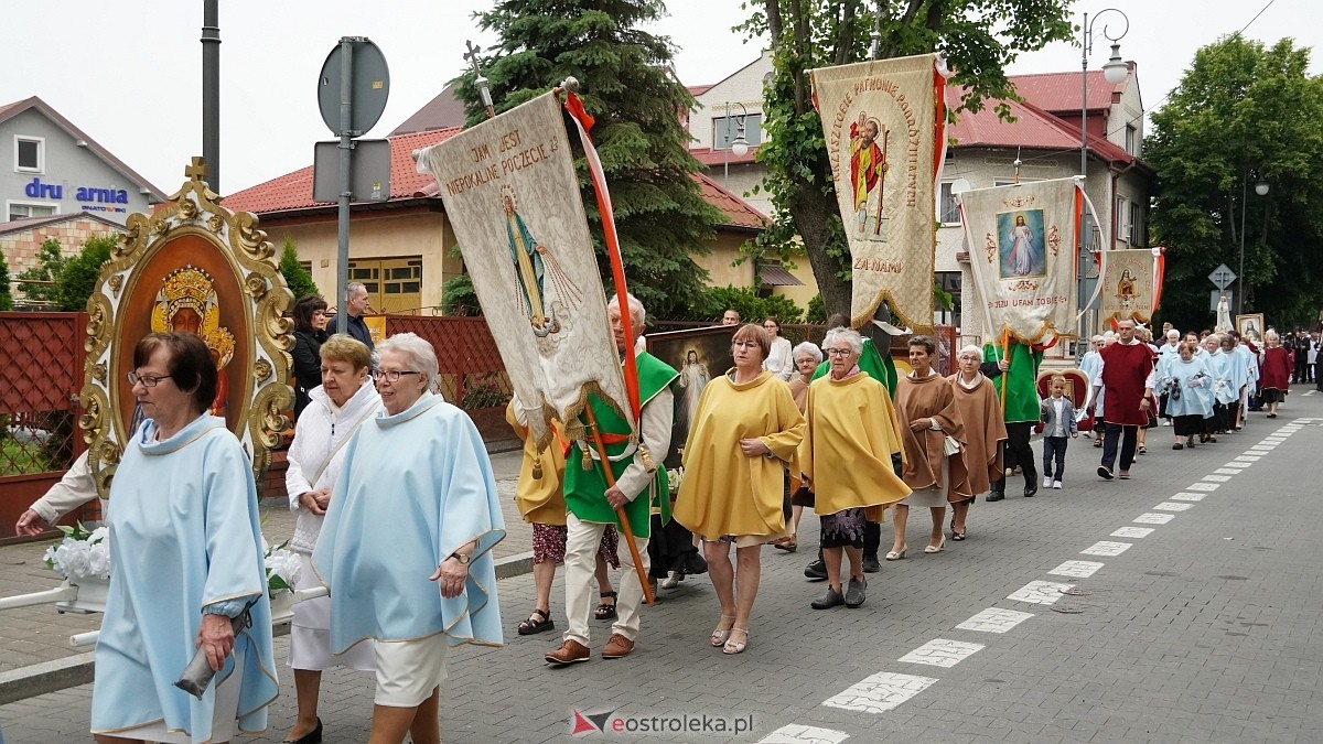Procesja Bożego Ciała w sanktuarium pw. św. Antoniego Padewskiego w Ostrołęce [04.06.2026] - zdjęcie #159 - eOstroleka.pl