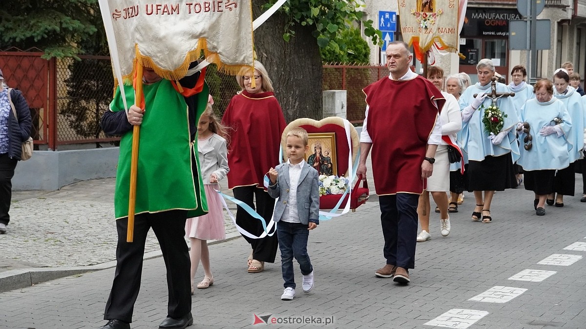 Procesja Bożego Ciała w sanktuarium pw. św. Antoniego Padewskiego w Ostrołęce [04.06.2026] - zdjęcie #157 - eOstroleka.pl
