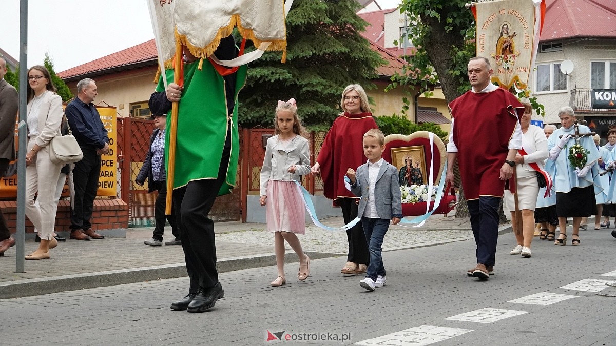 Procesja Bożego Ciała w sanktuarium pw. św. Antoniego Padewskiego w Ostrołęce [04.06.2026] - zdjęcie #156 - eOstroleka.pl