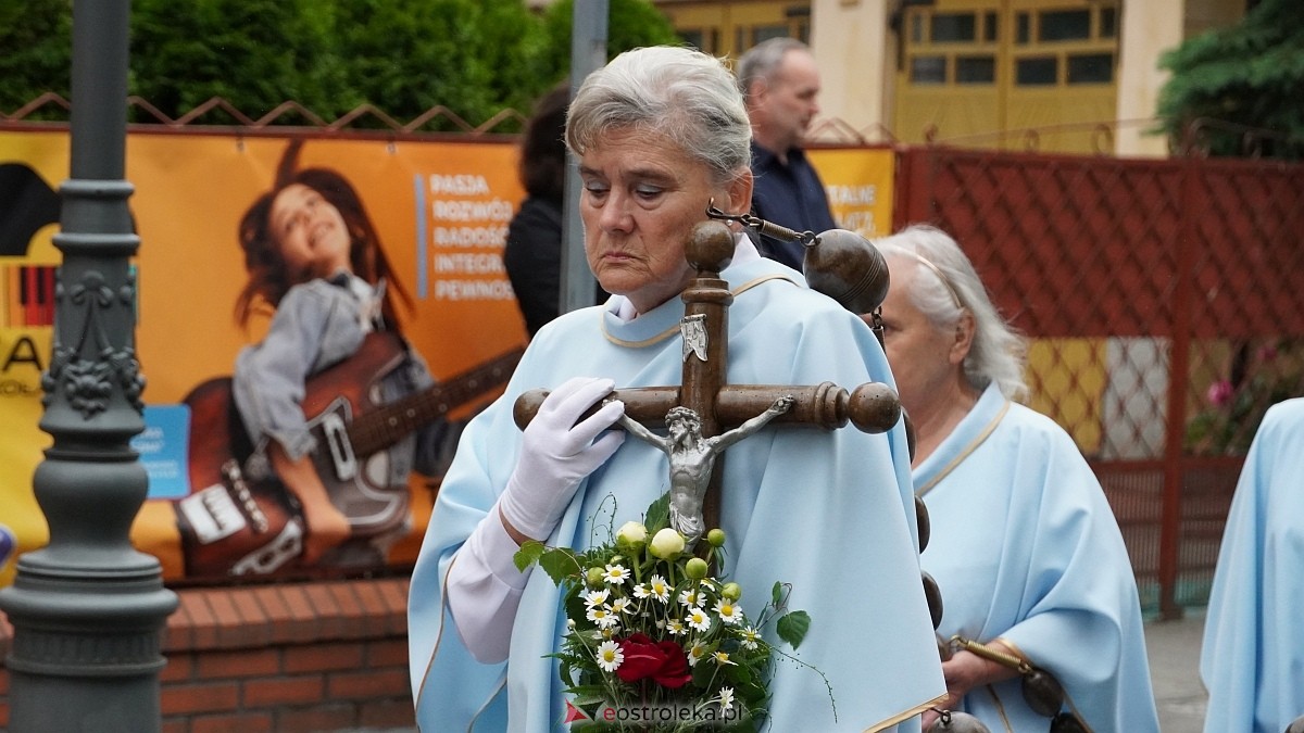 Procesja Bożego Ciała w sanktuarium pw. św. Antoniego Padewskiego w Ostrołęce [04.06.2026] - zdjęcie #152 - eOstroleka.pl