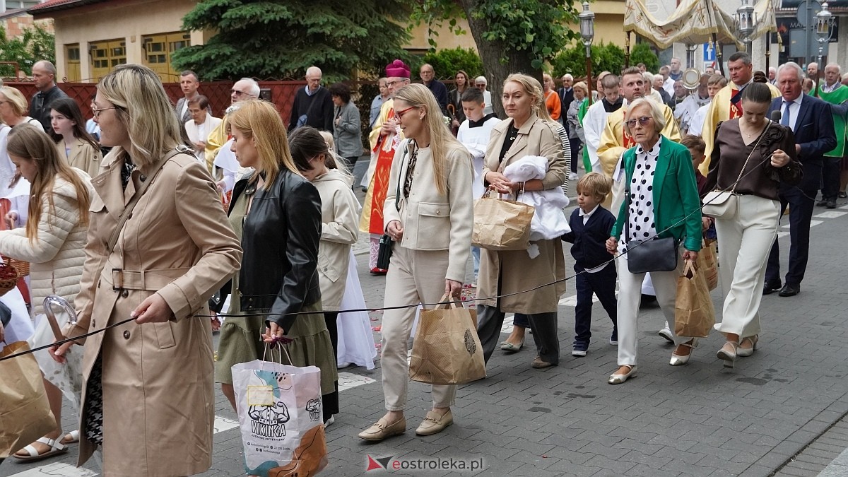Procesja Bożego Ciała w sanktuarium pw. św. Antoniego Padewskiego w Ostrołęce [04.06.2026] - zdjęcie #135 - eOstroleka.pl